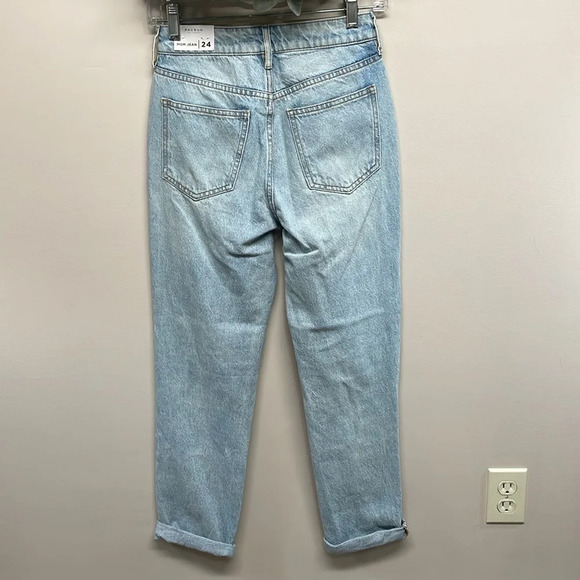 NWT PacSun Mom Jeans High Rise Elvira Light Wash Distressed Destroyed 24 - Picture 4 of 16